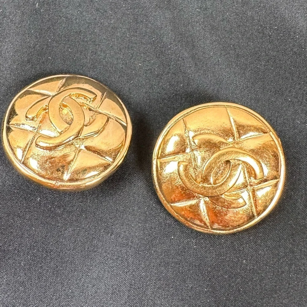 Authentic Chanel CC Gold Logo clip on earrings